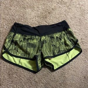 Lululemon Speed shorts 2.5"